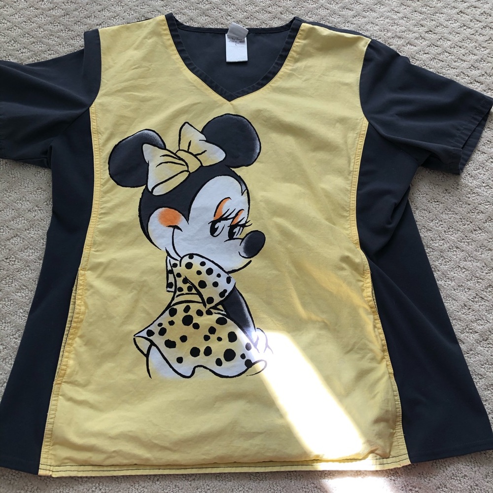 Disney Minnie Mouse scrub top